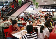 Nhà hàng, quán ăn tại trung tâm thương mại chật kín khách dịp Tết