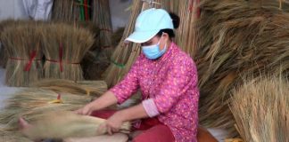 Tết buồn của những người làm chổi đót ở TPHCM
