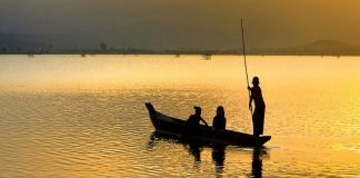 Thuyền độc mộc trong hành trình mới của mình