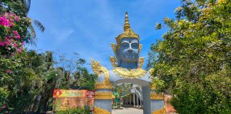 Thăm chùa cổ Hưng Lâm có cổng độc đáo ở Bến Tre
