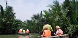 Nhiều điểm du lịch tại miền Trung tạm dừng đón khách