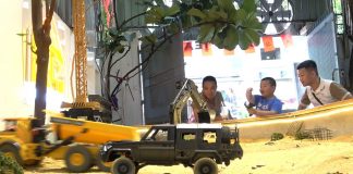 Quán cà phê mới lạ cho người mê xe điều khiển tại TPHCM