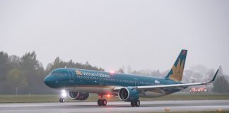 Nhiều chuyến bay bị hủy do bão số 3