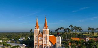 Ngôi thánh đường trăm tuổi mang kiến trúc Nhà thờ Đức Bà Sài Gòn ở Vĩnh Long