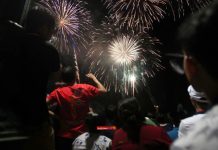 Pháo hoa rực sáng đón chào năm Bính Ngọ 2026