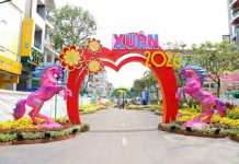 ‘Ngựa công nghệ’ xuất hiện ở đường hoa nghệ thuật Cần Thơ