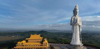 Hàng vạn người đổ về chiêm bái tượng Phật Quan Âm cao nhất Đông Nam Á