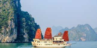 Quảng Ninh rà soát toàn bộ tàu du lịch trên vịnh Hạ Long