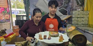 Hàng ngàn du khách đổ về quảng trường Bình Thủy ‘thưởng thức’ bánh dân gian Nam bộ