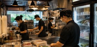 Từ ly trà sữa đến tô bún bò, an toàn thực phẩm không thể ‘quen là tin’